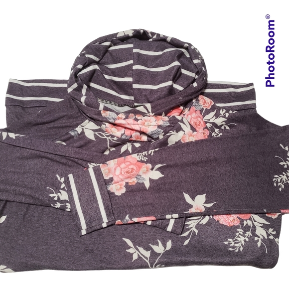 Womens Long Sleeve Floral Top with hoodie (unknown brand) No Tag Fits Medium - Picture 3 of 3